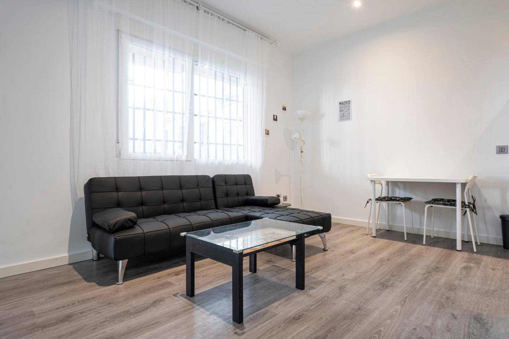 Hogar En Calle Lavapies Madrid Bagian luar foto