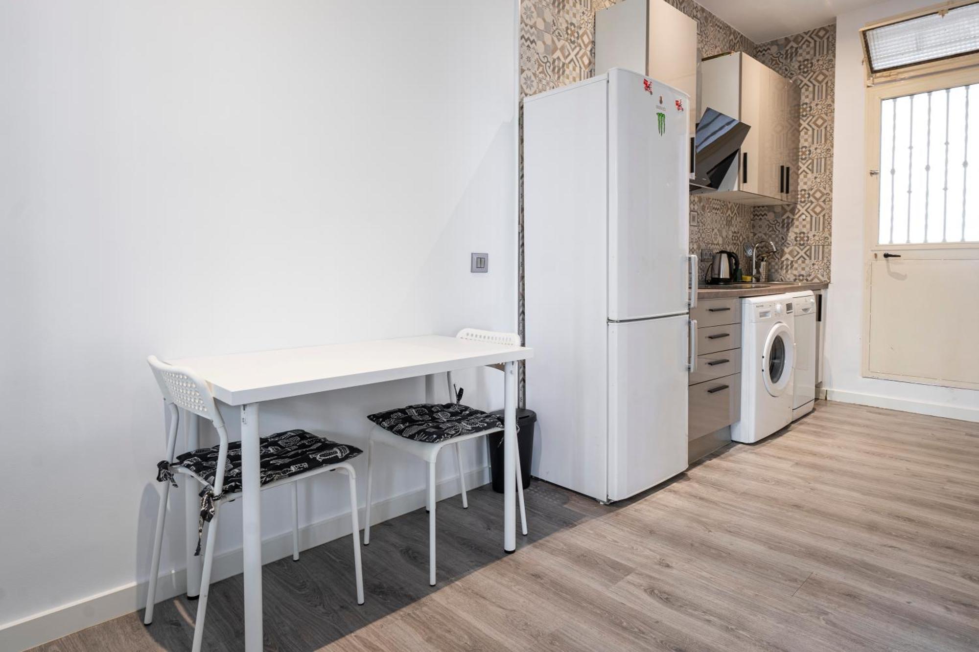 Hogar En Calle Lavapies Madrid Bagian luar foto