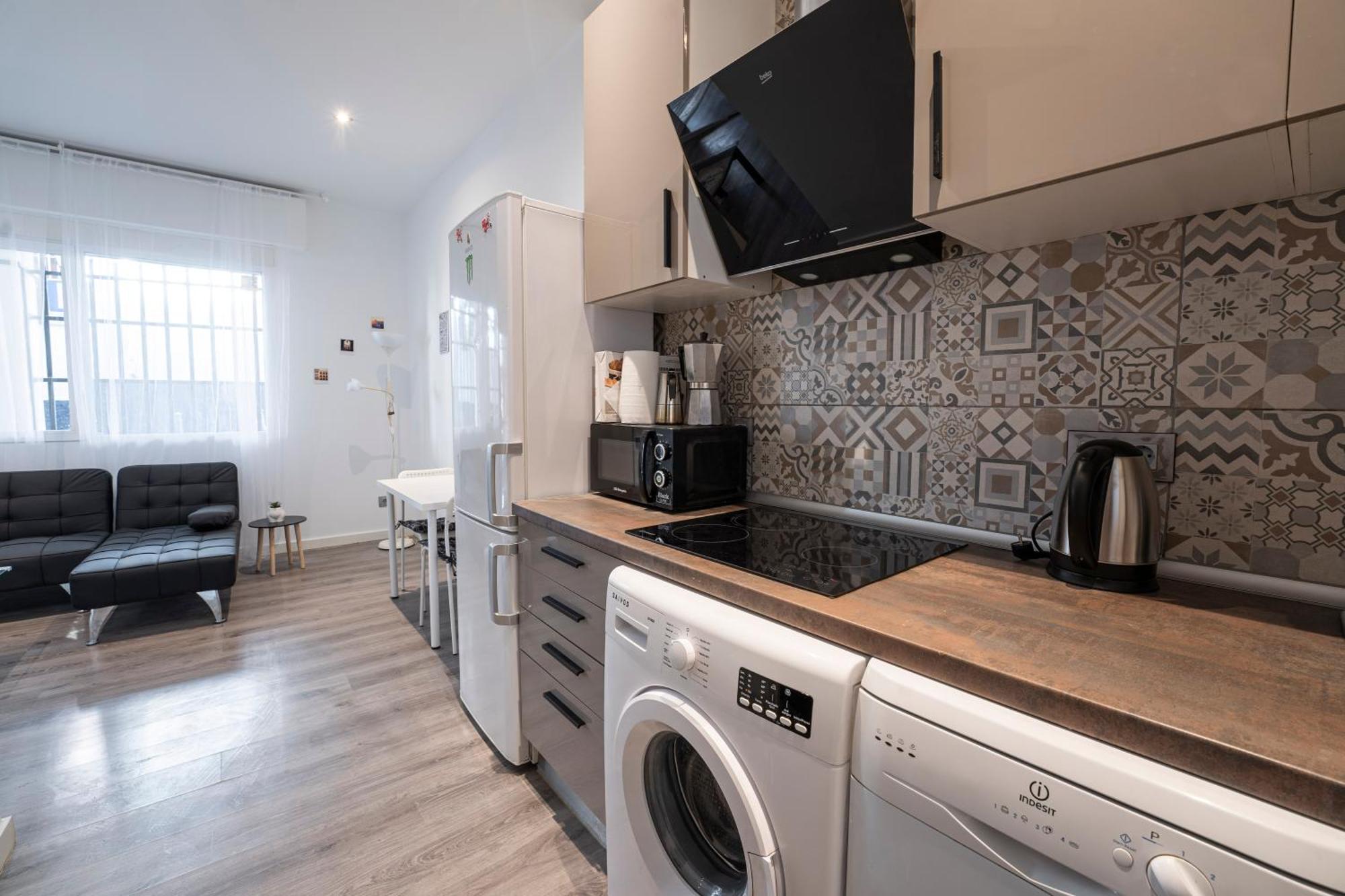 Hogar En Calle Lavapies Madrid Bagian luar foto