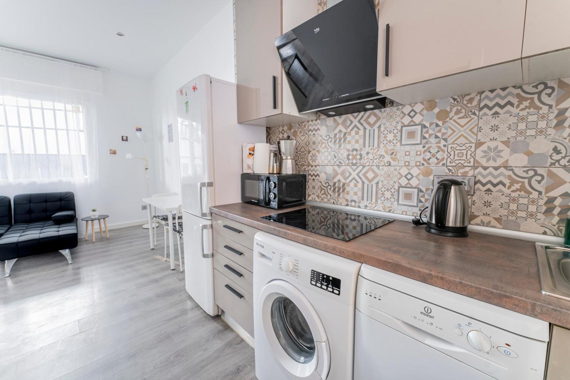 Hogar En Calle Lavapies Madrid Bagian luar foto