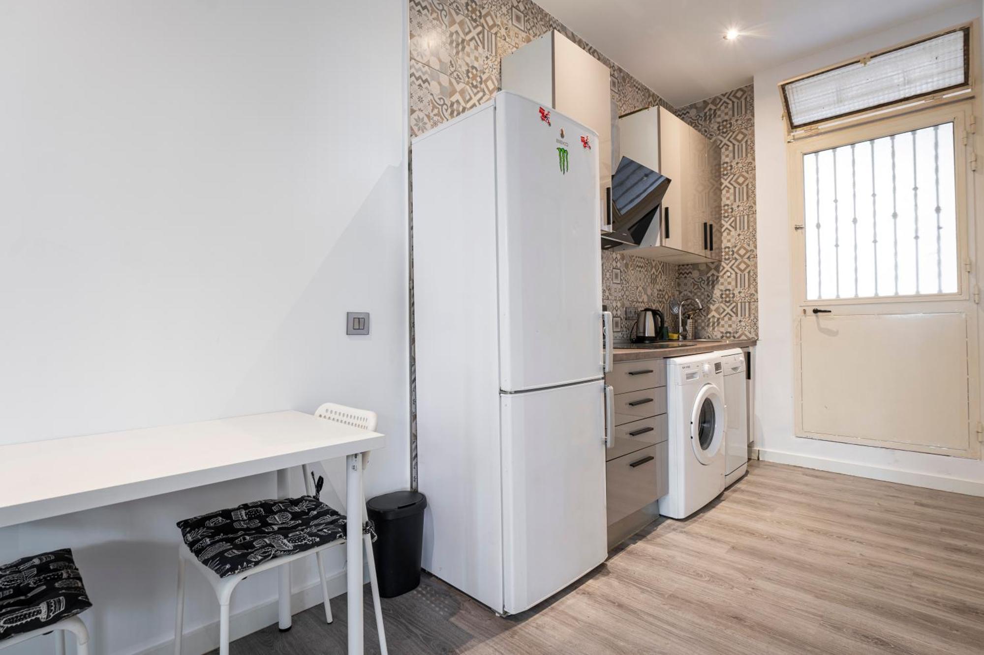 Hogar En Calle Lavapies Madrid Bagian luar foto