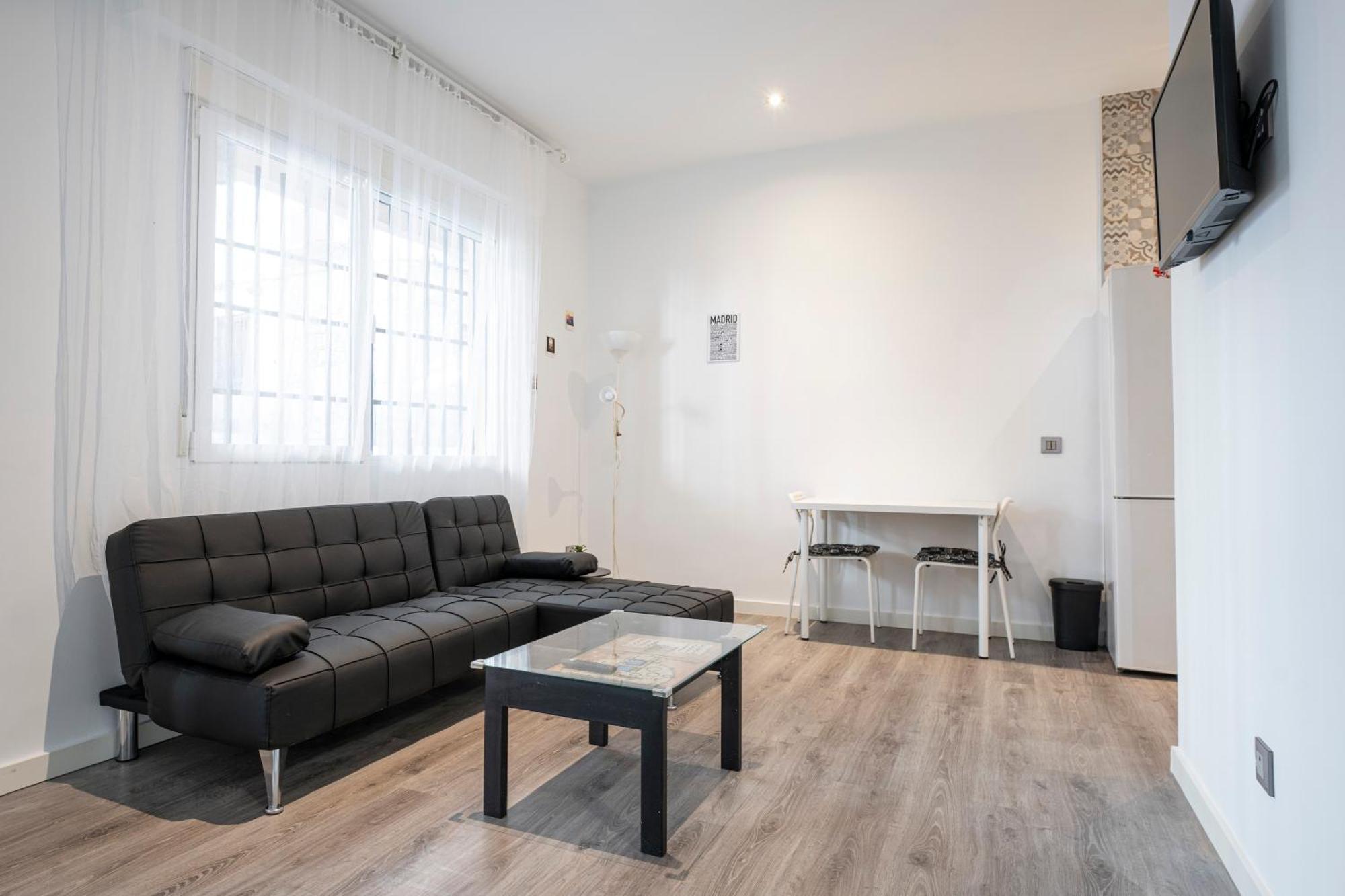 Hogar En Calle Lavapies Madrid Bagian luar foto